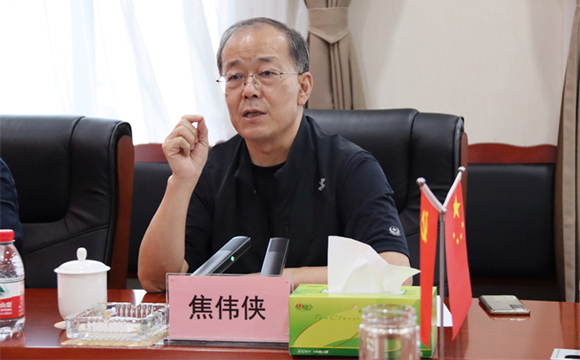 四川省委省政府决策咨询委员会、西财智库领导专家莅临威廉希尔williamhill中文集团指导工作