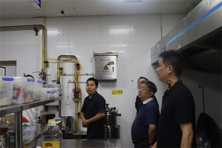 省供销社党组成员、理事会副主任向伟益带队检查指导威廉希尔williamhill中文集团安全生产工作